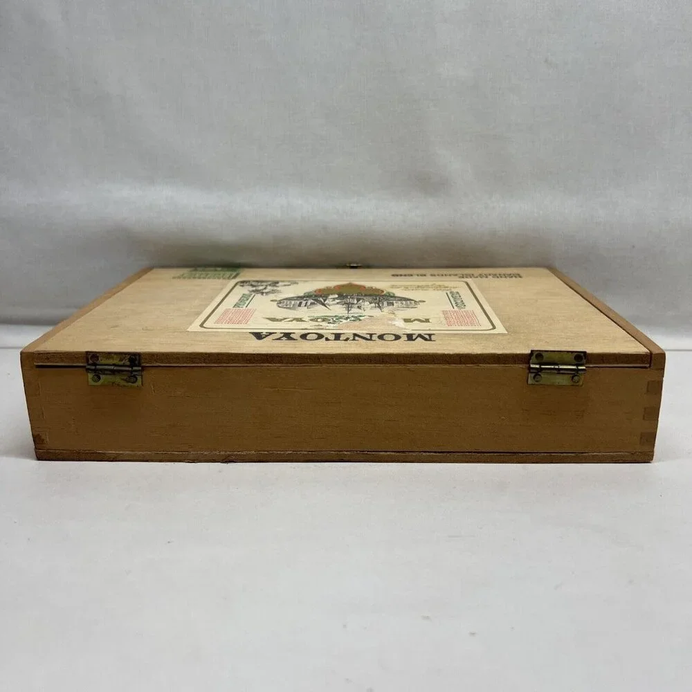 MONTOYA ROYAL CORONA WOODEN CIGAR BOX HAND MADE CANARY ISLAND BLEND